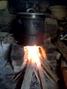 5. Kayu Bakar dan bambu kering untuk bahan bakar Sumber Foto : Dokumentasi Pribadi
